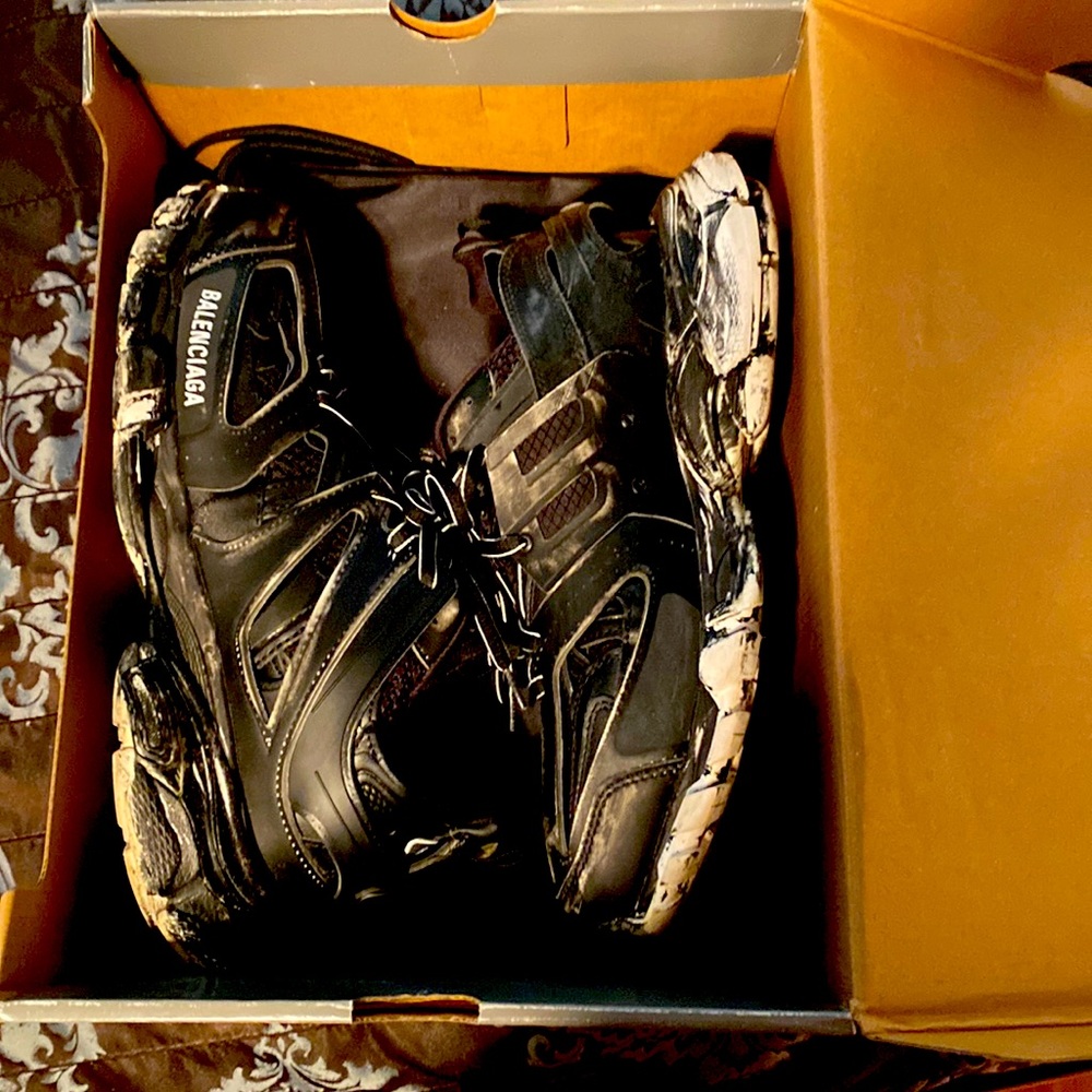 Men’s worn Balenciago shoe size 9.5 box and bag included